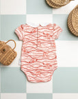 Dos du body bébé imprimé Bandia de Bobo Bassari, illustrant la coupe confortable et les détails soignés