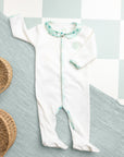Pyjama bébé été col imprimé Samé de Bobo Bassari, vue de face, mettant en avant les motifs africains élégants et une coupe légère adaptée à l’été