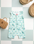 Combinaison bébé été imprimée Samé de Bobo Bassari, vue de face, mettant en valeur les motifs colorés et le design ergonomique